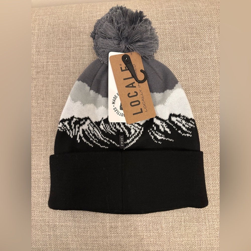 LOCALE GRNDSR Adult Beanie With Pom Made From Recycled Plastic Gray/Black NWT